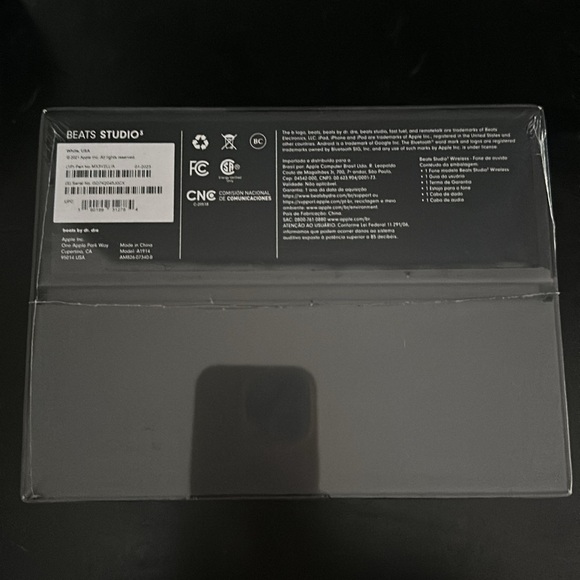 Beats Studio3 Over Ear Wireless Bluetooth Headphones in White & Gold NEW in box - Picture 3 of 3